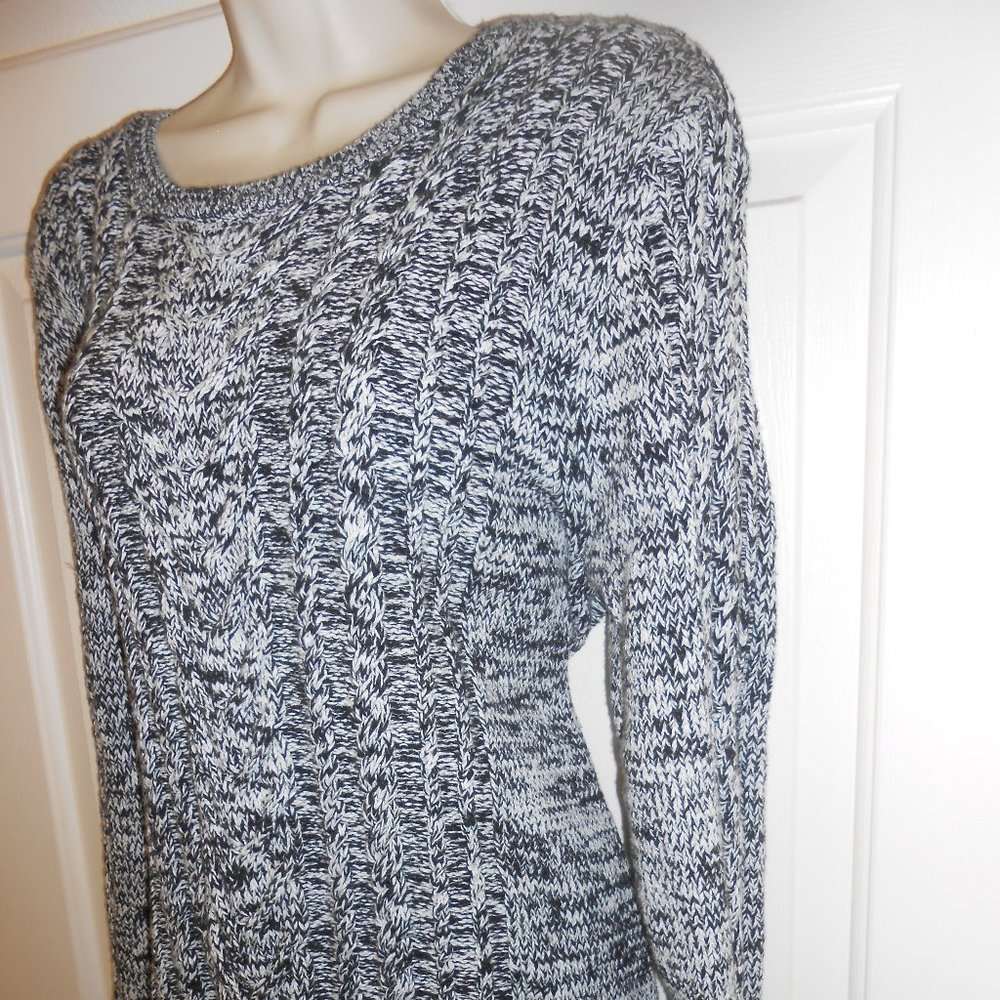 Women's Old Navy cable knit design size XXL marbled crew neck Sweater Nice 👩